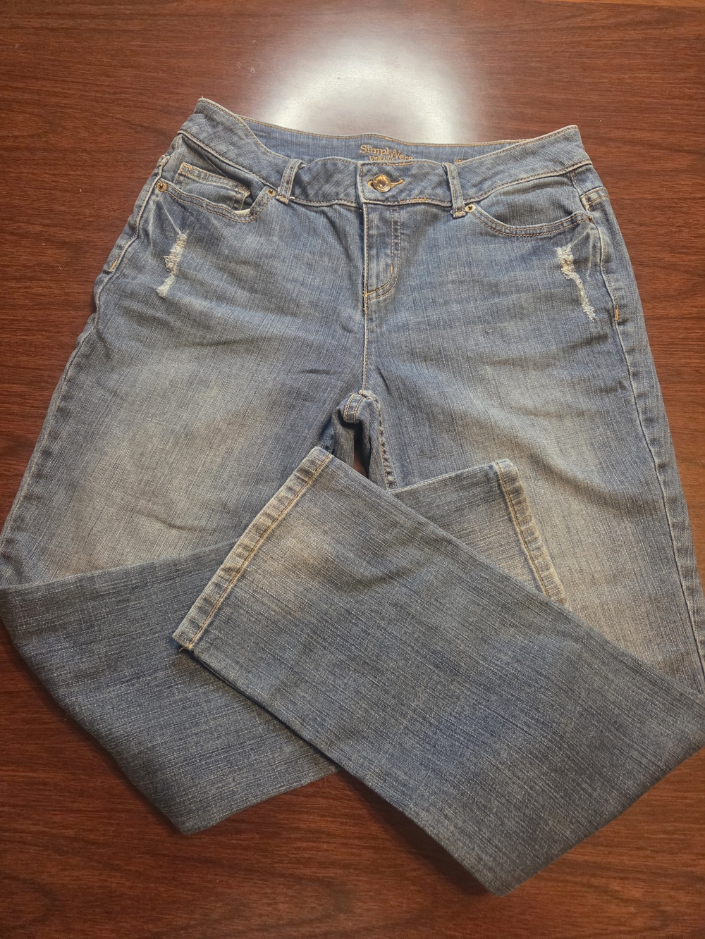 Vera Wang Classic Straight-Leg Jeans in Light Blue Size 6 EUC